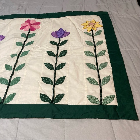Handmade FLORAL BLOOM Spring Summer Quilt 32 x 42 inches - Picture 5 of 14